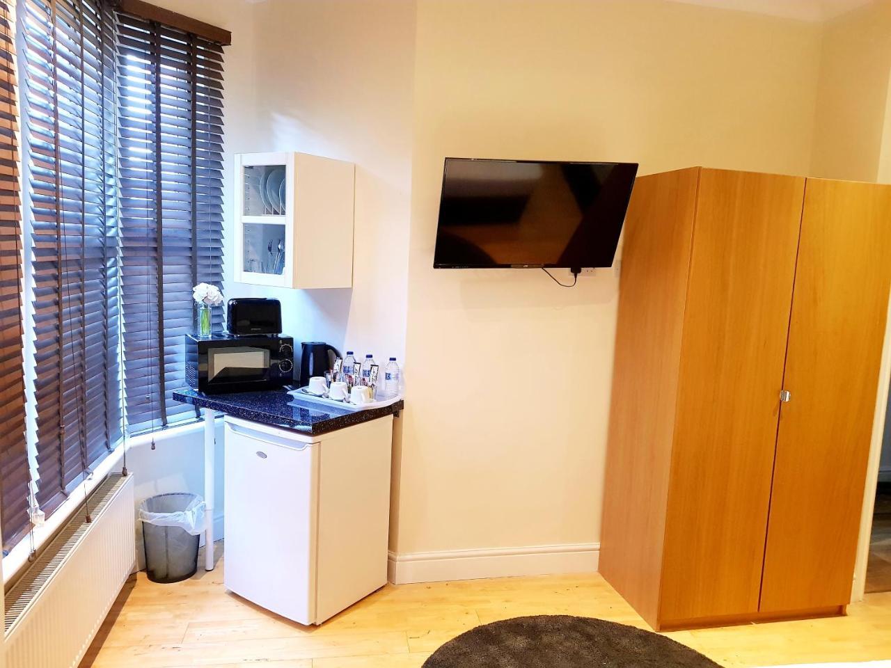 Cogie Abode Bed & Breakfast Енфийлд Екстериор снимка