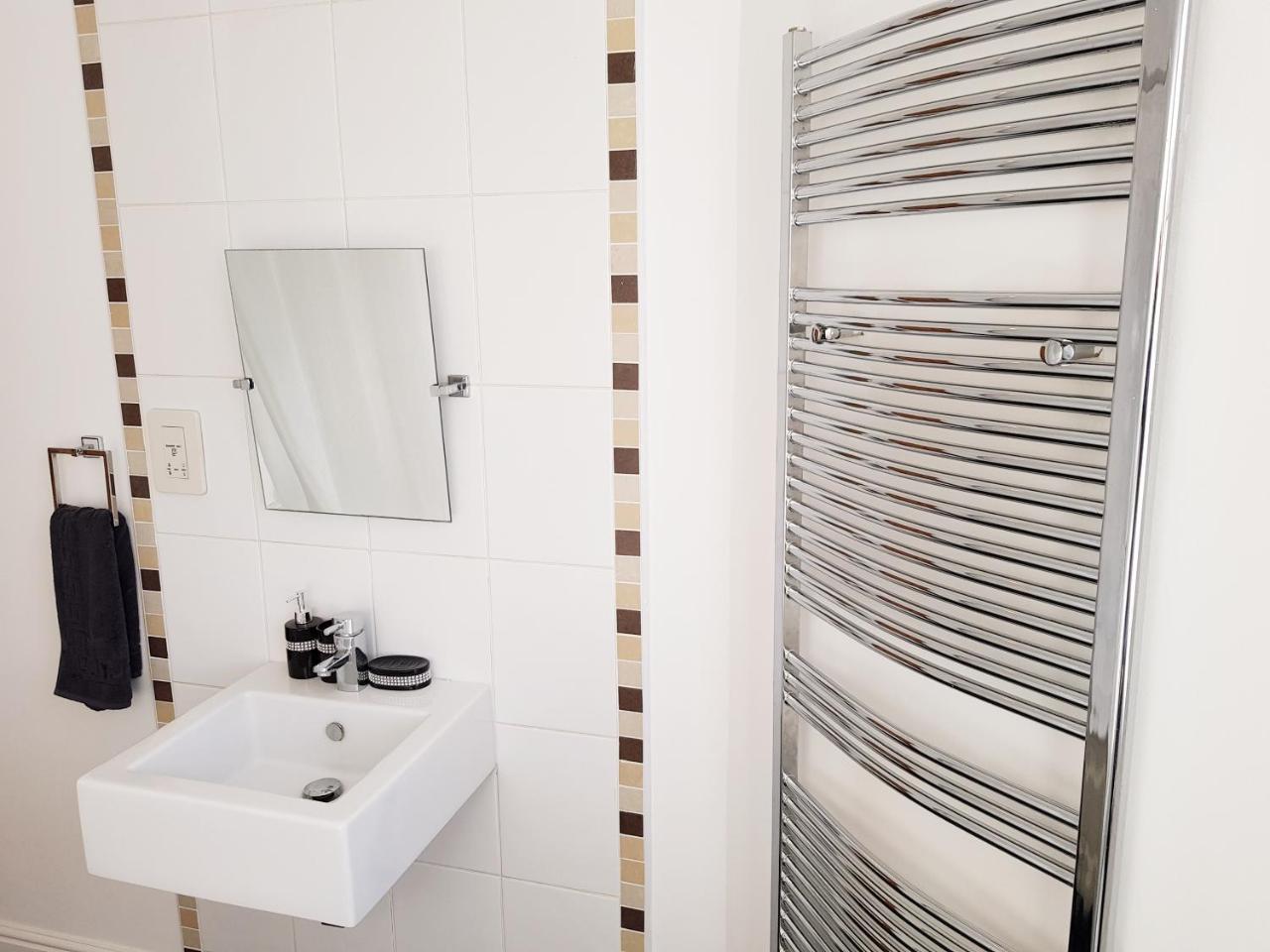 Cogie Abode Bed & Breakfast Енфийлд Екстериор снимка