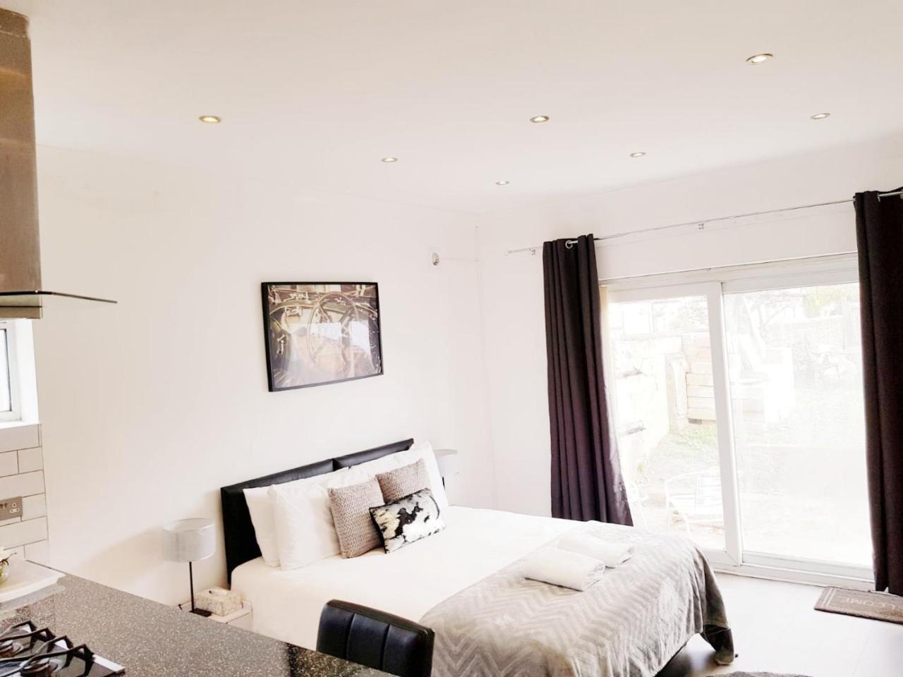 Cogie Abode Bed & Breakfast Енфийлд Екстериор снимка